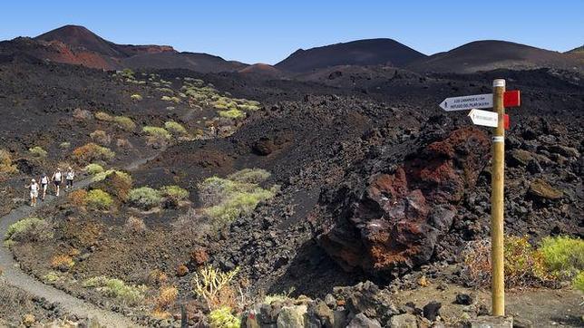 El paisaje árido de la ruta entre volcanes