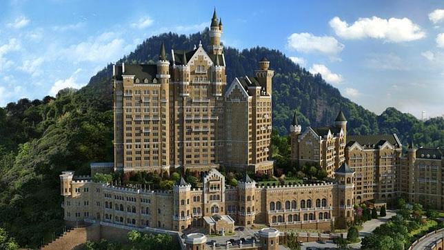 La imponente silueta del Castle Hotel, en Dalian