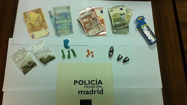 Inspeccionan un «after» con exceso de aforo y detienen a un camello con bellotas, papelinas, marihuana y pastillas