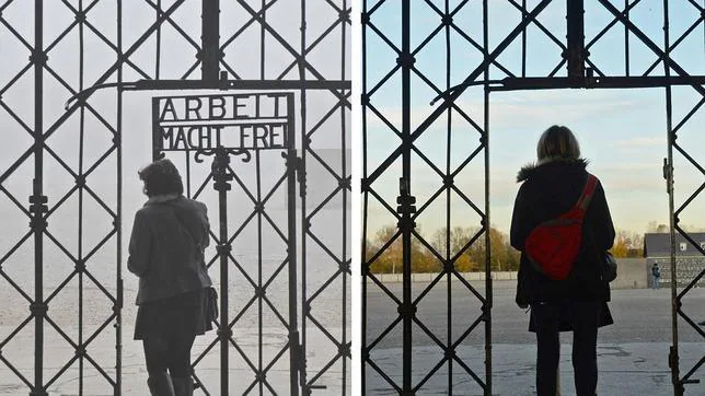 La puerta de entrada original a Dachau (izda.) y después del robo, hoy (dcha.)