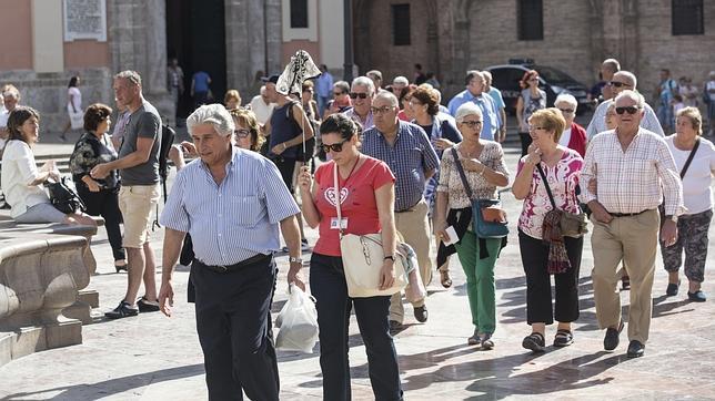 Francés que gasta 80 euros diarios: perfil del turista que visita Valencia