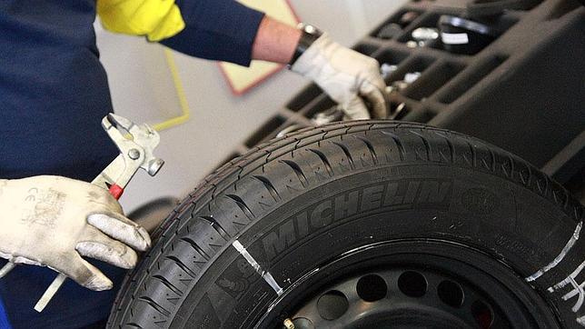 El estudio de Repsol y Michelin revela que viajamos con presiones incorrectas en los neumáticos del coche.