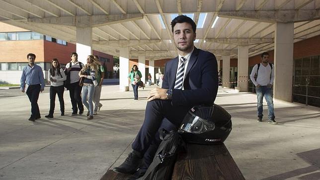 Mario Muñoz está estudiando Licenciatura en Economía Financiera y Actuarial