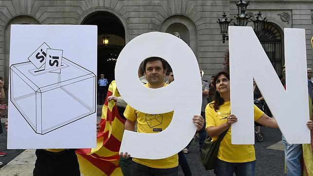 CDC llama a votar «sin miedo» el 9-N y el PP exige a Mas que abandone «el pulso»