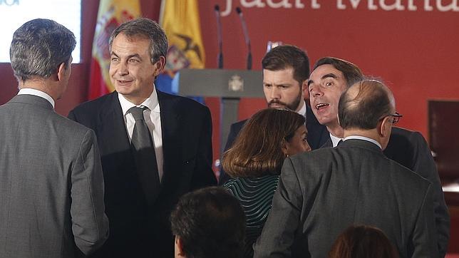 Aznar vuelve a su imagen sin bigote de 2009