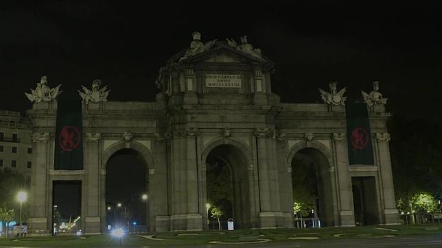 El sinsajo toma la Puerta de Alcalá