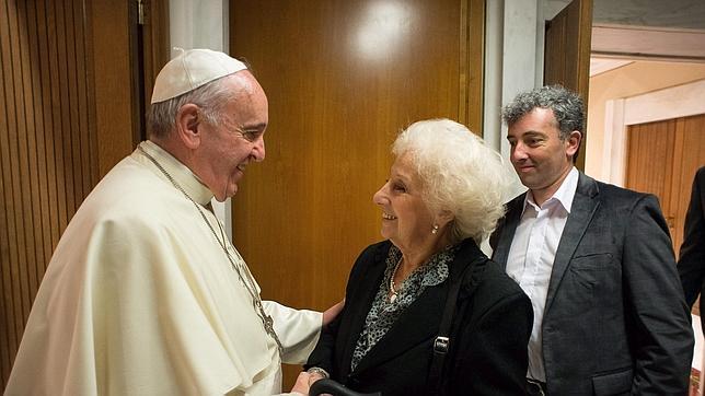 El Papa se reúne con la presidenta de las Abuelas de la Plaza de Mayo y su nieto