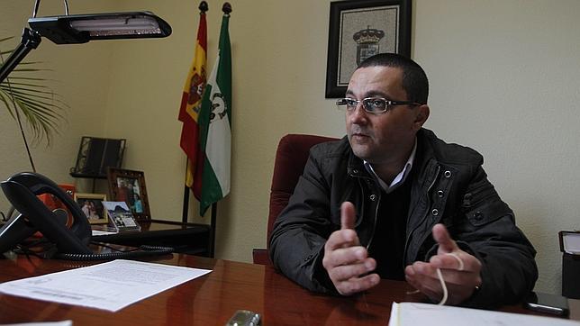 Denuncian al alcalde de El Coronil por prevaricación al desviar fondos para las fiestas