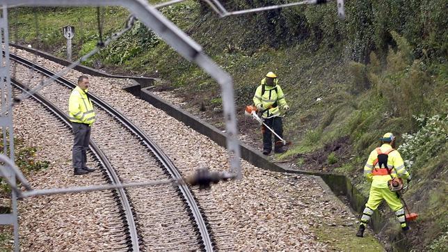 Buscan en Galicia al novio de la madre del bebé hallado muerto en una maleta