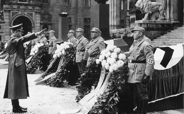 Hitler, ileso del atentado en la cervecería