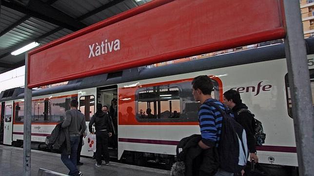 Tren regional que cubre el recorrido entre Xàtiva y Alcoy