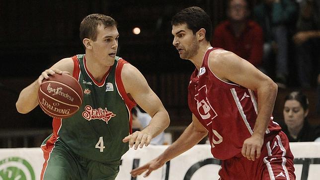 El Baloncesto Sevilla logra su primera victoria del curso frente al CAI Zaragoza (77-73)