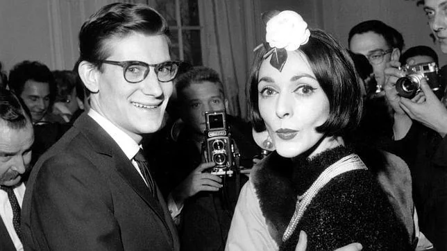 Kouka fue la primera musa de Yves Saint Laurent y desfiló para él en su debut para Dior en 1957