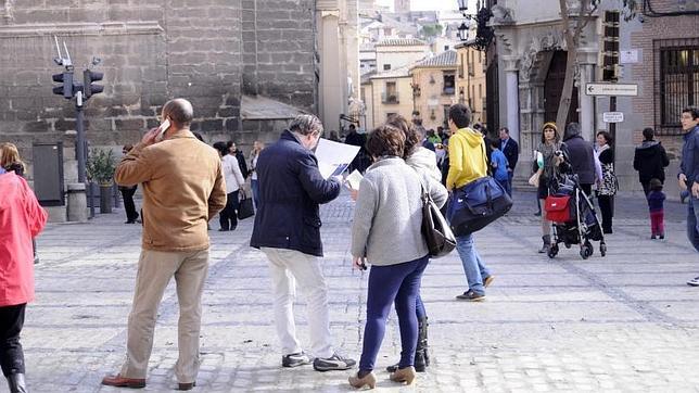 Gran afluencia de turistas en Toledo por el puente de la Almudena en Madrid