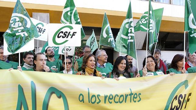 Protesta masiva de CSIF Andalucía contra el recorte en la paga extra de Navidad