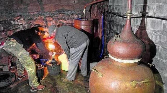 La ley permite la destilación casera solo para uso particular