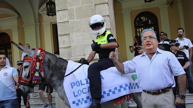 La Fiscalía investiga coacciones a policías locales para protestar contra Zoido