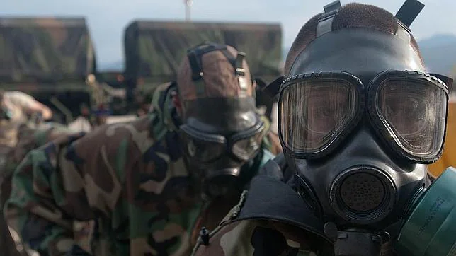 Soldados de una unidad NRBQ para riesgos nucleares, radiológicos, biológicos y químicos