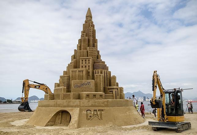 Una empresa construye en Brasil el castillo de arena más grande del mundo