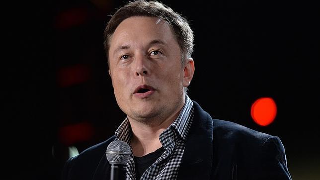 Musk durante la presentación de un Tesla Model S