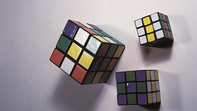El rompecabezas de colores que inventó  Ernő Rubik