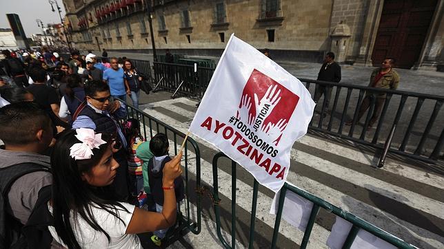 El equipo de forenses asegura que los restos analizados hasta ahora no son de los estudiantes desaparecidos en Iguala