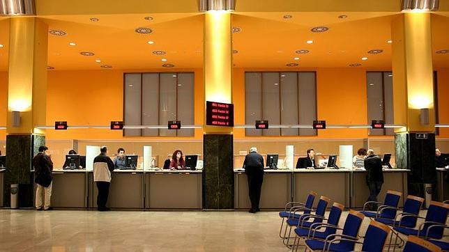 Oficina de atención al usuario del área de Hacienda, en el Ayuntamiento madrileño