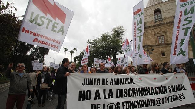 Los interinos, en pie de guerra contra la Junta por su sueldo