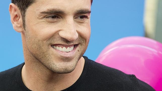 David Bustamante seduce con su nueva fragancia para hombre y mujer