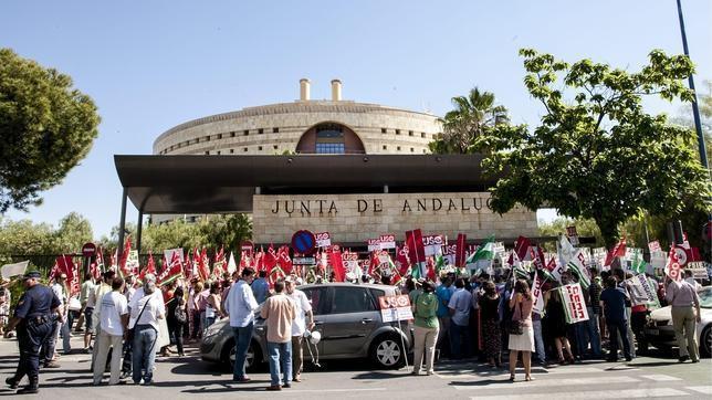 La Junta no devolverá parte del sueldo a los profesores de la educación concertada