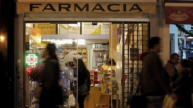 Las farmacias denuncian que faltarán 160 millones para cubrir las medicinas de 2015