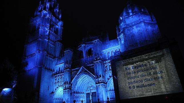 La catedral y el Ayuntamiento se «tiñen» de azul contra la diabetes