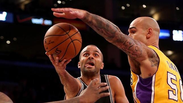 Los Spurs desmantelan a los Lakers