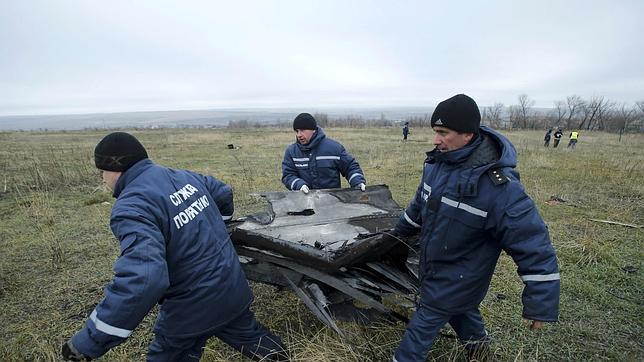 Holanda empieza a recoger los restos del avión de Malaysia Airlines en el este de Ucrania