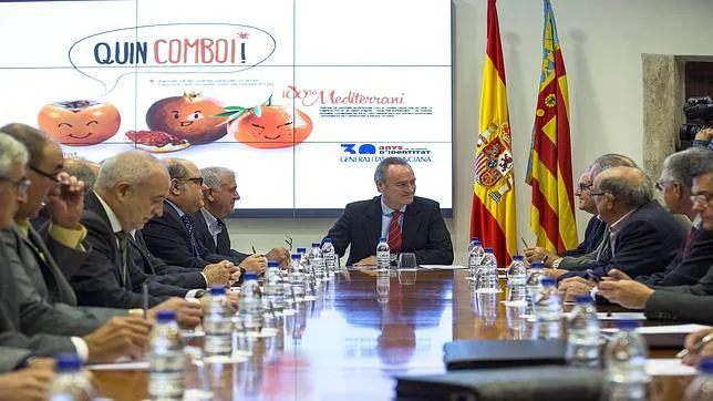 Imagen de la reunión mantenida este lunes por Fabra con representantes del sector agrario