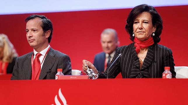 La presidenta de Banco Santander, Ana Botín, junto con su "número dos", Javier Marín