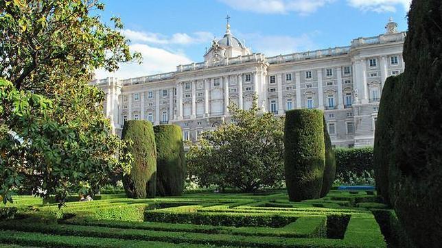 Las obras de mejora del pavimento de los Jardines de Sabatini acabarán en 2015