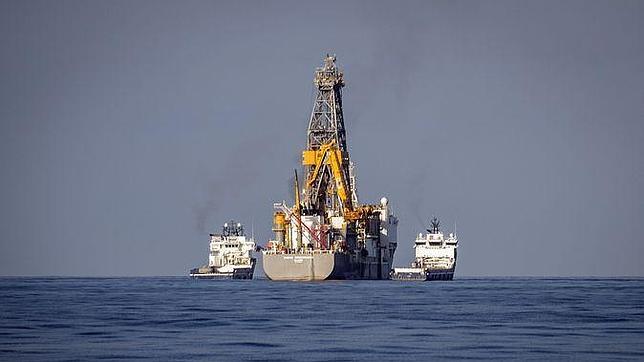 Repsol anuncia que ya ha iniciado los sondeos en busca de petróleo cerca de Canarias