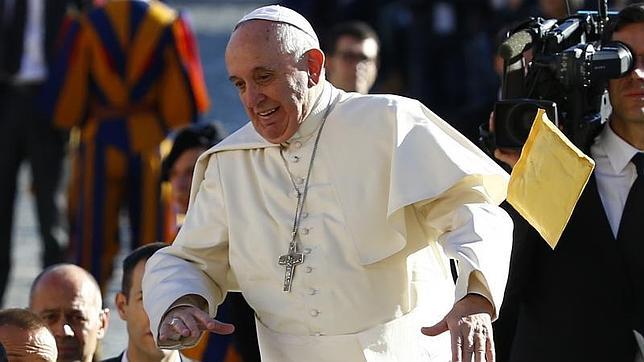 Papa Francisco: «La santidad no es cerrar los ojos y poner cara de estampita»