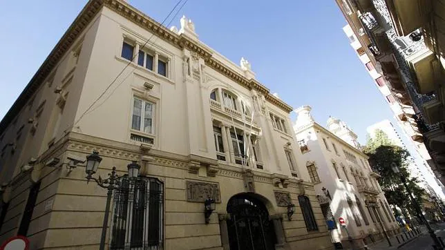 Fachada del edificio Sabadell cedido a la Universidad de Alicante