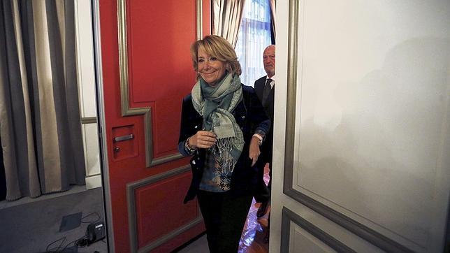 Cospedal insta a Aguirre a explicar el contrato del exgerente del PP de Madrid