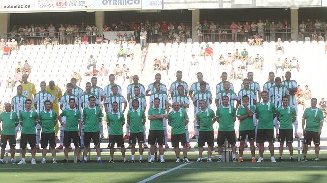 La plantilla del Córdoba, en la presentación de la 14-15