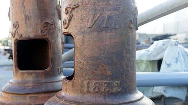 Hallan dos farolas datadas de 1832 en los almacenes municipales de Alicante