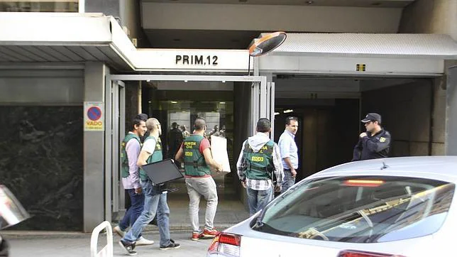 Guardias civiles llegan a la Audiencia Nacional con efectos intervenidos en la operación Púnica