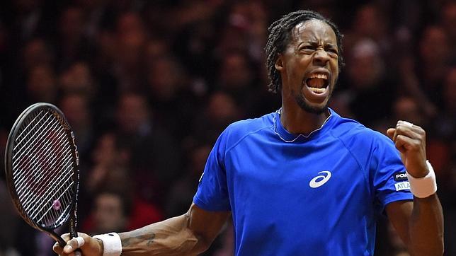 Monfils destapa las carencias de Federer