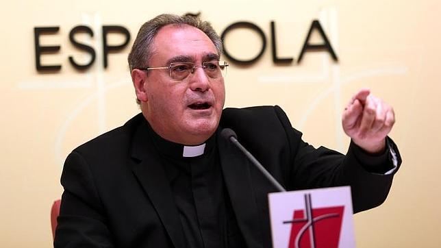 Gil Tamayo manifestó «el dolor y pesar» de los obispos españoles por el presunto caso de abuso sexual en Granada