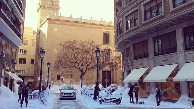 De la nieve al calor: el anuncio que Peugeot rodó en el centro de Valencia