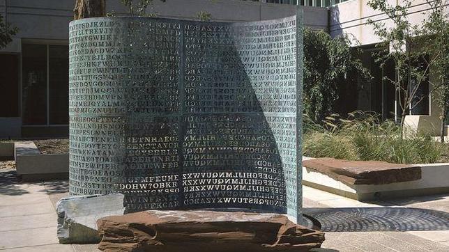 Nueva pista para la escultura-enigma «Kryptos» que la CIA no consigue descifrar