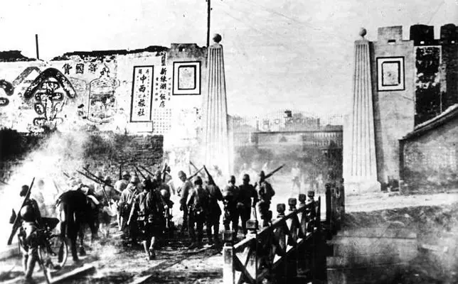 Tropas del Ejército Imperial japonés entran en la capital de la China del Kuomitang