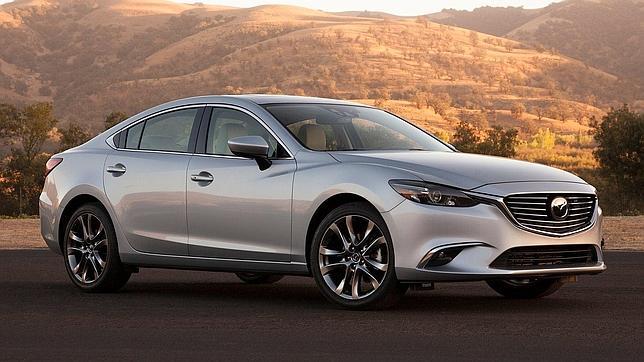 Visualmente, el Mazda6 aporta pequeños cambios para mantener la vitalidad del modelo.